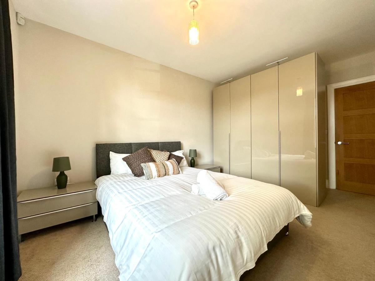 Desirable 2 Bedroom Apartment In Bicester That Sleeps 5 Eksteriør billede