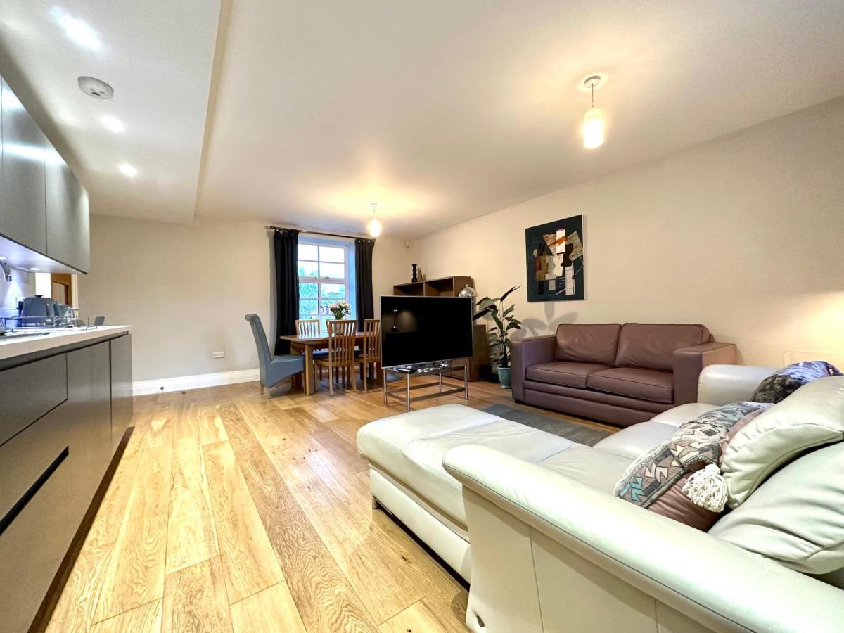 Desirable 2 Bedroom Apartment In Bicester That Sleeps 5 Eksteriør billede
