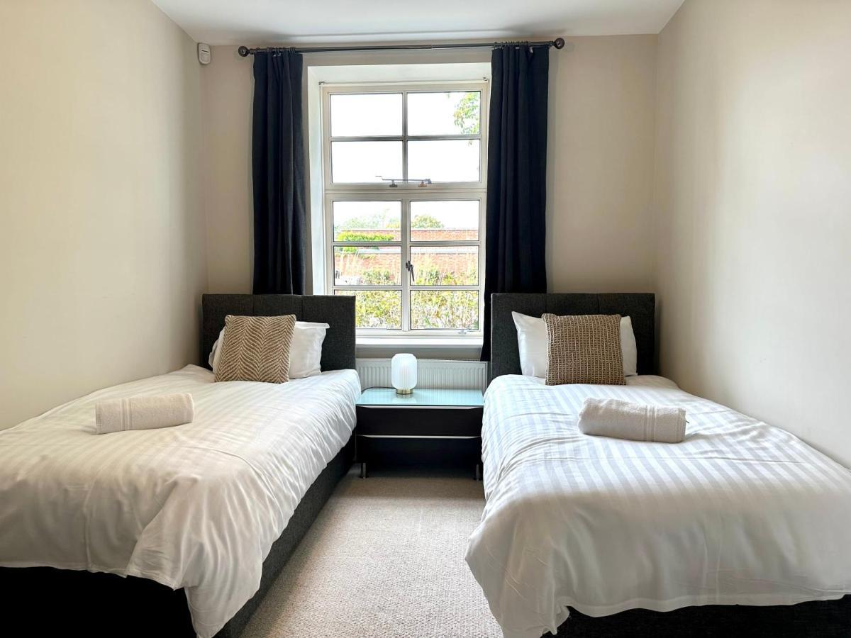 Desirable 2 Bedroom Apartment In Bicester That Sleeps 5 Eksteriør billede