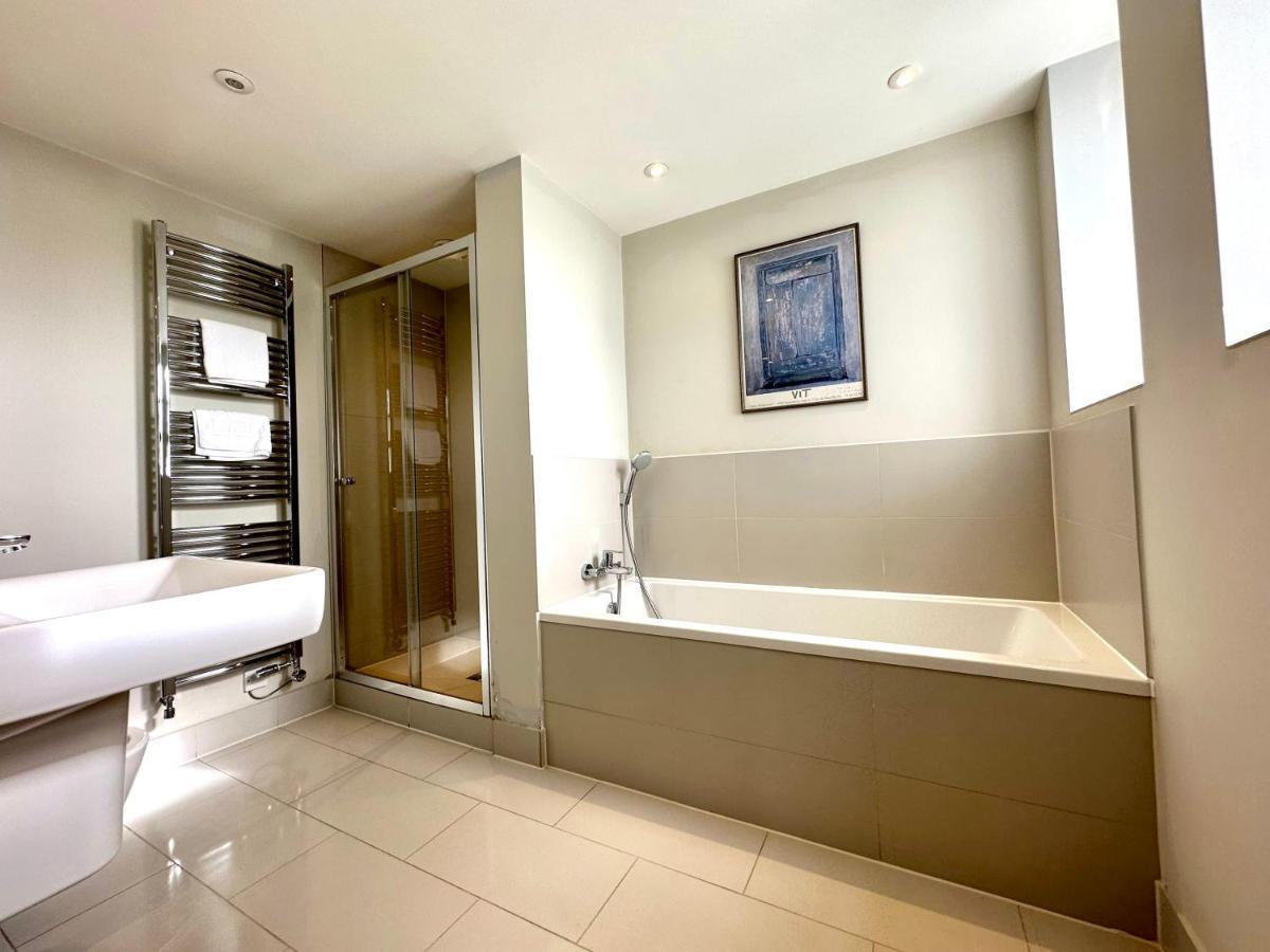 Desirable 2 Bedroom Apartment In Bicester That Sleeps 5 Eksteriør billede