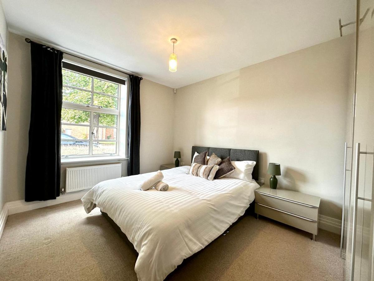 Desirable 2 Bedroom Apartment In Bicester That Sleeps 5 Eksteriør billede